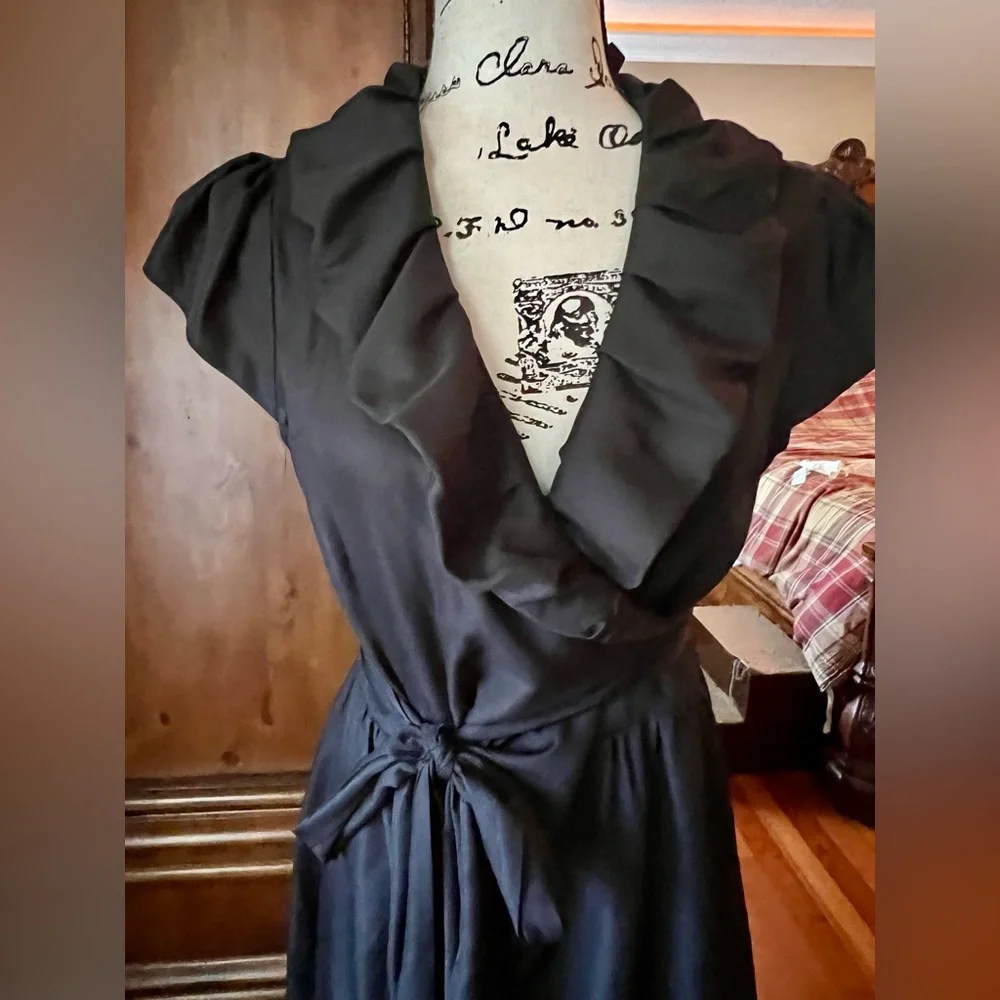 Elegant Black Wrap Dress 👗 - Picture 2 of 7